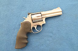 SEHR SCHÖNER REVOLVER SMITH & WESSON 686 .357 MAGNUM 4"