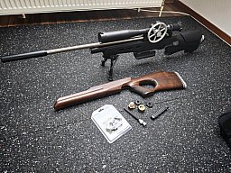 Weihrauch HW 100 Pressluftgewehr – Modifiziert mit Ginb Custom Schaft, Hawke Zielfernrohr, Zweibein