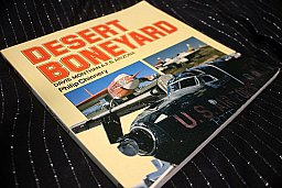 DESERT BONEYARD - Davis Monthan A.F.B. Arizona Philip Chinnery Englischer Text