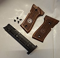 Magazin und Griffschalen Chiappa 92 22lr