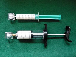 Geschossfetter aus Plexiglas für alle Kaliber
