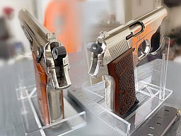 Walther Schreckschuss "Polizei" PP Kal. 9mm P.A.K. Chrom mit Edelholz-Griffschalen