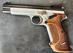 SIG P210-6 Kal. 9mm Luger bicolor – Nill-Matchgriff + Orig.-Griffschalen + 4 Magazine