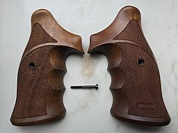 Schöne Original Karl Nill Holzgriffschalen für Revolver Fabrikat Smith & Wesson Modell 686 und 586