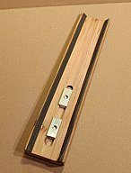 Auflagekeil aus Holz für schrägen Vorderschaft.