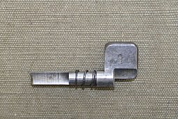 Sicherungsflügel für Gewehr 71/84 mit Feder und Abnahmestempel