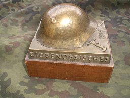 Wehrmannstich 1939 Luzern Schreibtischdeko mit Stahlhelm