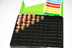 100er Patronenbox Munitionsbox MTM P-100-9-16T Grün/Schwarz m Scharnier Kurzwaffe 9x19 9mm Luger Mak