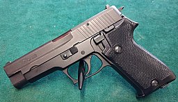 Pistole SIG Sauer P220 im Kaliber 9mm Luger