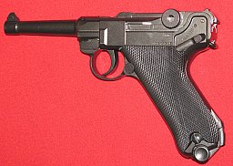 Aus der UMAREX Legends - Serie, eine CO2 Pistole, eine Pistole P08 mit F - Zeichen