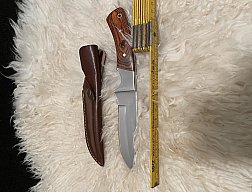 Stabiles schweres Integral Jagdmesser