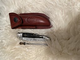 Edles Damast Taschenmesser mit Schärfstab und Lederscheide