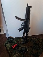 MP5 mit Akku und Ladegerä