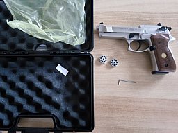 Beretta M 92 FS 4,5 mm (.177) Nickel,wood grips co2