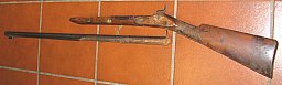 Altes Perkussion Vorderlader Gewehr, in schlechten Zustand