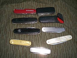 Konvolut Taschenmesser Victorinox. Mercedes Benz u.A.