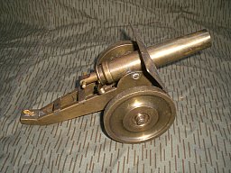 Große Kanone, Spielzeugkanone aus russ. Hülsen 2.Weltkrieg