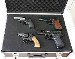 Konvolut von Schreckschusswaffen. Röhm, Arminius, Walter.