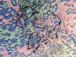 Verschiedene Gewehrteile – Ersatzteile und Kleinteile Mauser K98, Mosiun Nagant, kein mp40, stg44