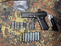 GLOCK 17 Gen5 MOS CO2-Luftpistole 4,5 mm Diabolo – Blowback, Kettenmagazin Red Dot & extras