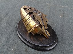 vermutlich Doppelzünder I.W.K. Deutsch oder Britisch ? Werkschnittmodel auf Holzplatte. Schöner Zust