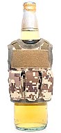 Mini Tactical Schutzweste mit Fronttaschen für Bierflasche / Wein / Thermosflasche - Digital Desert