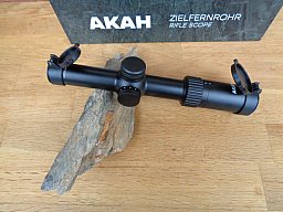 Drückjagd Zielfernrohr AKAH 1-6x24 LA Leuchtabsehen 4 LP ohne Schiene 30 mm inkl. FLIP-UP Covers
