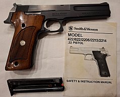 Smith & Wesson Mod. 422 .22 l.r. – 6" – Mikrometervisier – Holzgriffe – Koffer/Anleitung