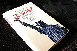 DER GÖTTLICHE SUPERMARKT - Auf der Suche nach der Seele Amerikas M Ruthven