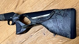 Blaser R8 Ultimate Carbon Huntec Camo Gehäuse / Atzl Match-Jagd-Abzug / Logo Silber / Semi Weight