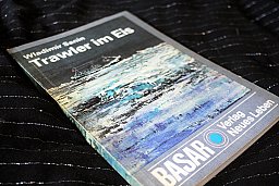 Trawler im Eis - Wladimir Sanin