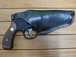 Lederholster schwarz für S&W mit J-Rahmen und ähnliche Revolver mit 3 Zoll Laufc