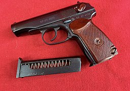 Makarov 9mm Mak. zwei Magazine,