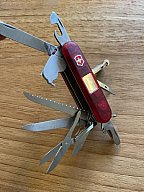 Victorinox Schweizer Taschenmesser mit Höhenmesser und Lampe