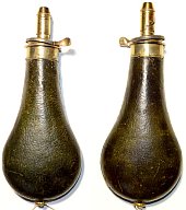 original Pulverflasche, Blech mit Lederüberzug