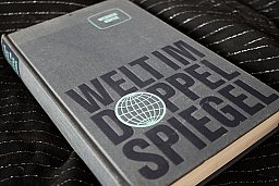 WELT IM DOPPELSPIEGEL - Fünfzehn Staaten des Nahen und Fernen Ostens… Werner Höfer