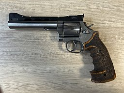 Matchrevolver Smith & Wesson Modell 686-4 im Kaliber .357 Magnum mit Polygonlauf u. 4-fach Visierung