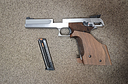 Smith und Wesson S&W Model 2206 Champion in hervorragendem Zustand .22 LR Sportpistole