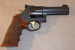 Smith & Wesson Revolver Mod. 686- 6 ( 4“ ) „Club 30“. Kal. 357 Magnum.