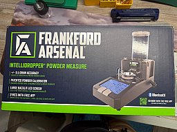 Frankford ArsenalIntellidropper/automatisches Pulversystem, Pulverfüllsystem