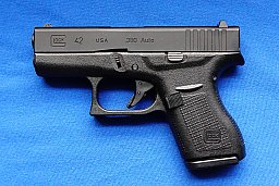 Glock 42 GBB Airsoftpistole + CYTAC Holster
