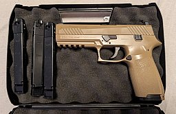 Sig Sauer P320 CO2 Pistole 4,5 mm Diabolo Blowback Coyote Tan + 3 Magazine + Koffer, F