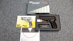 Sig Sauer P226 Kal. 9mm Para – Neuwertiger Sammlerzustand / Komplettset mit Box & Anschussscheibe