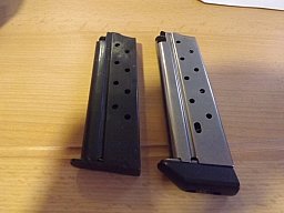 2 x 1911 9mm Magazine 1 mit Stossboden 1 ohne