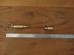 *** 2 X ANHÄNGER PATRONE *** JAGDMUSEUM * .308 / 7,62 X 51 & .45 ACP *** SAMMLER / STATEMENT ***
