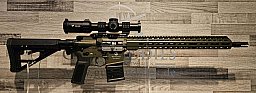 Neuware vom Fachhandel - Schmeisser AR15 M5FL OD Green 16,75" .223Rem montiert mit Falke 1-8x24 TAC