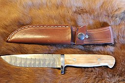 Hochwertiges handgefertigtes Damast Jagdmesser von OST mit Perlmutt?/Horn? Griffschalen