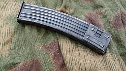MP43 8x33 - fxo. Orig. Deko-Magzin für STURMGEWEHR der WEHRMACHT. Dauerhaft unbrauchbar !