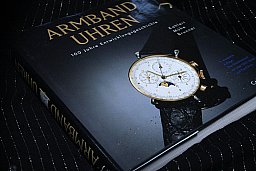 ARMBANDUHREN - 100 Jahre Entwicklungsgeschichte Sehr schweres, fast 3Kg Werk