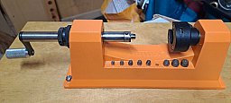 Lyman Hülsentrimmer- Universal Case Trimmer mit 9Pilots UniversalHH mit Carbide/Hartmetall